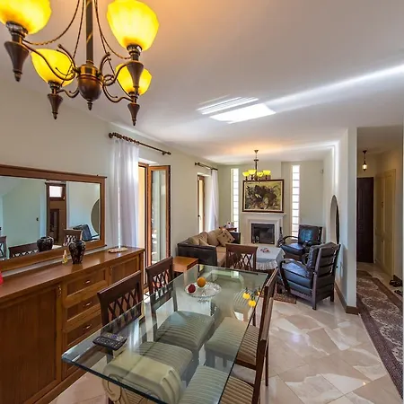 Mina Villa *